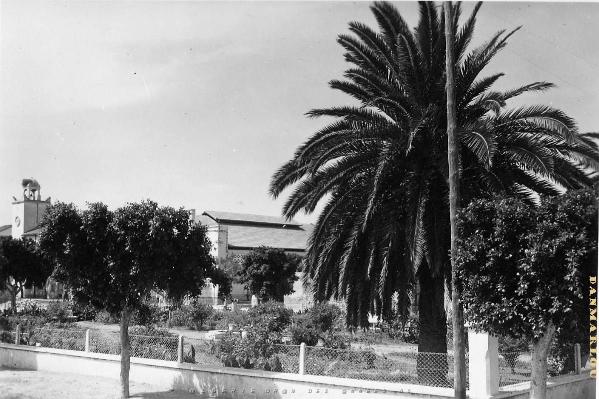Sainte Barbe du Tlelat 503- Jardin public COLLECTION DES AMIS DE ND DE SANTA CRUZ.jpg